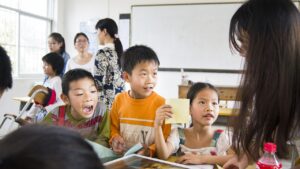 幼児教室で学ぶ子供たち